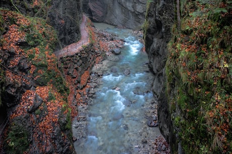 那棱格勒峡谷(那棱格勒峡谷：神秘而壮观的旅游胜地)