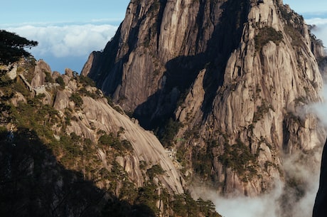 黄山四绝指的是哪四个(黄山四绝指的是哪四个)