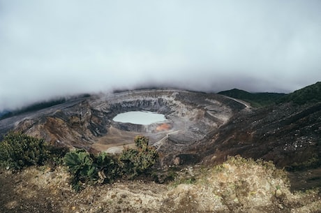 火山爆发电影(惊险刺激！看这些火山爆发电影，感受自然的震撼之美)